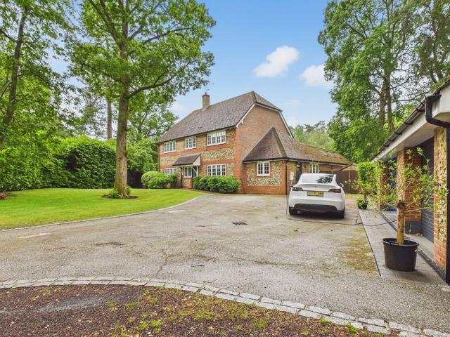 Nuthatch Close, Ewshot, Farnham, Hampshire GU10, 5 bed detached house to rent, £5,600 pcm | PrimeLocation