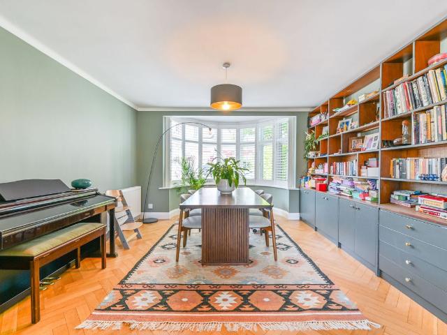 Vincent Gardens NW2, Gladstone Park, London, 4 bed detached house to rent, £4,100 pcm | PrimeLocation