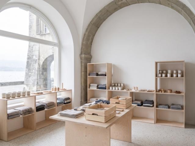 NYON SPIELHALLE AN ORT Nr. 1 FÜR POP UP LADEN ZUR MIETE