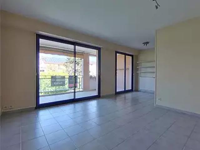 Nyons 26110 Location appartement 3 pièces t3 terrasse parking