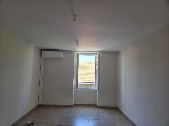 Nyons, duplex 57 m2, centre ville, climatisé