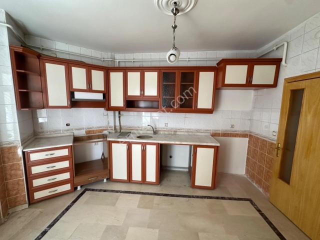 Çöşnük Başak Sitesinde 3,5+1 Kilerli Kiralık Daire