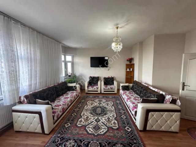 Çöşnük’de Üniversite Durağı Yanında 3+1 Kiralık Eşyalı Daire