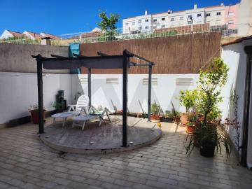 O Apartamento Único, T4 com Terraço Anexo Acústico e 2 Boxes. 137m² Encosta do Sol
