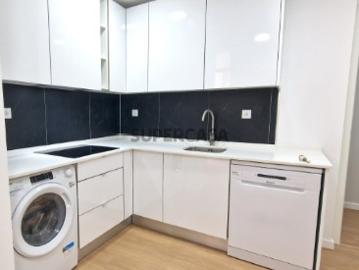 O Refúgio Ideal no T3 Remodelado na Falagueira Modernidade e Conforto no Seu Novo Lar!