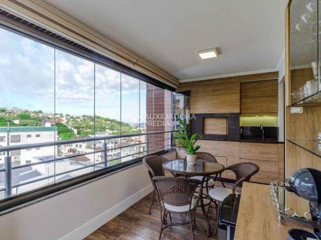 O Refúgio Urbano Perfeito: Suíte Spa, Design Assinado e Vista Privilegiada próximo à Orla