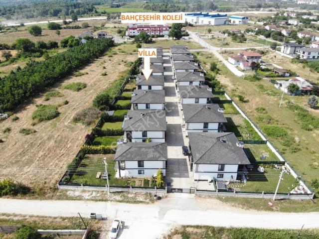 Öğretmen'den Arapçiftliğin'de Lüks Villa