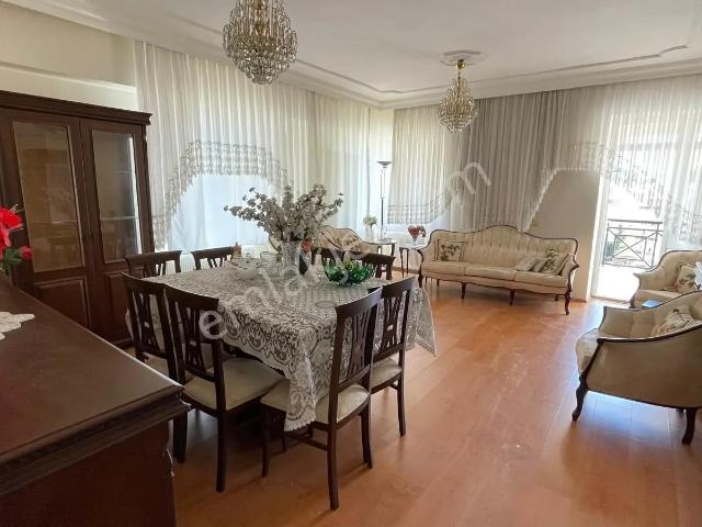 Öğretmenevleri Havuzlu Sitede Kiralık Doğal Gazlı 3+1 Daire