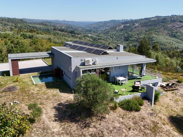 O Seu Refúgio de Luxo em Silgueiros: Elegância, Sustentabilidade e Uma Vista Inigualável