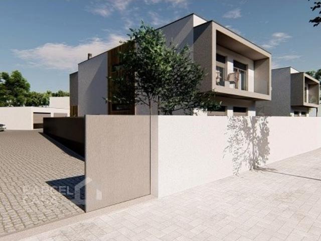 O Seu Refúgio Urbano com um Logradouro Excecional de 289 m²!