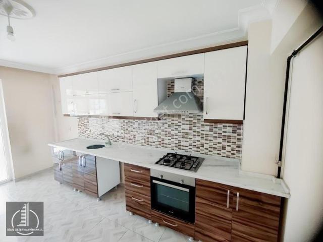 Oğuz Gezer'den Merkezi Konum Geniş Ferah 4+1 Kiralık Daire