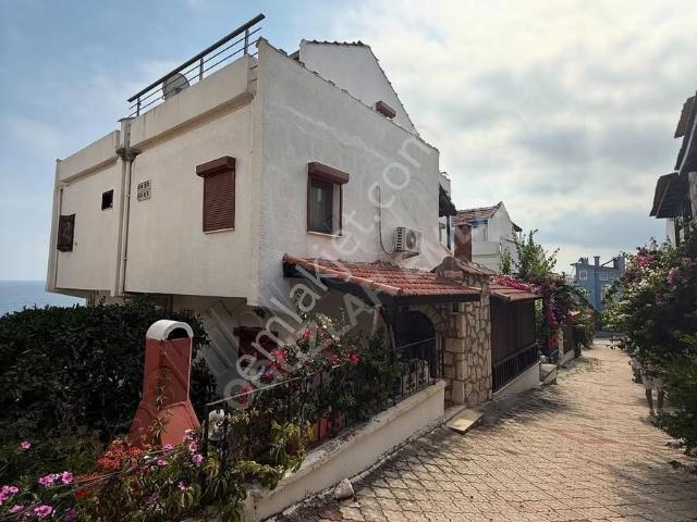 Oğuzlar Emlak'tan Demre Deniz Manzaralı Eşyalı Tripleks Villa