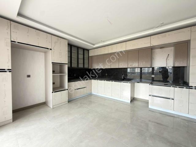 Oğulbey'den Bulvar Yakını 4+1 185m² Güney Cephe Yerden Isıtmalı