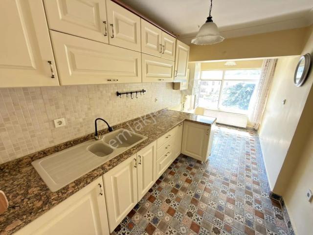 Oğulbey'den Cadde Üstü 2. Kat Ön Güney Batı Cephe 2+1 Ful Yapılı