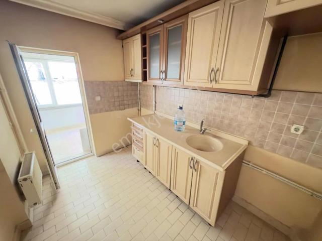 Oğulbey'den Cadde Yakını Site İçin'de Çift Asansörlü 2+1 Güney C