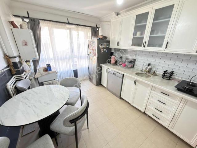 Oğulbey'den Estergon Cad. Yakını 2+1 Manzaralı 115m² Asansörlü
