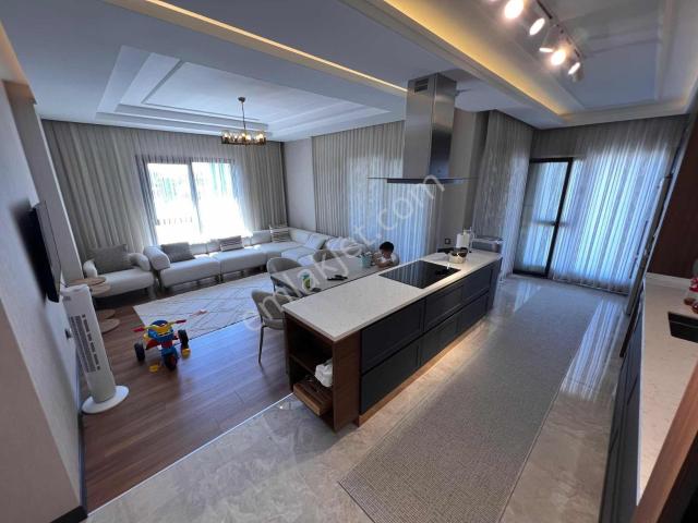 Oğulbey'den Loca'da Bulvar Manzara 4+1 15.kat 4 Banyo 200m² Gny