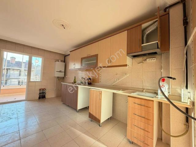 Oğulbey'den Seval Cad & Nevşehir Cad Yakını Asansör Kapalı Otprk