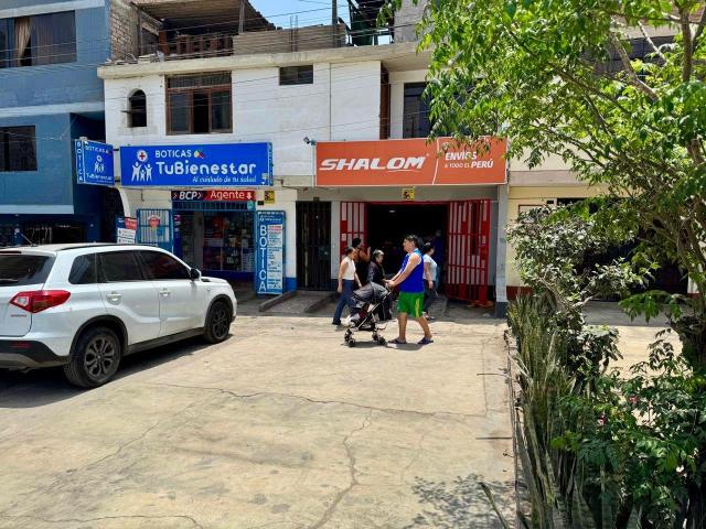 OCASION! CASA CON DOS LOCALES COMERCIALES, EN UNA DE LAS ZONAS MAS COMERCIALES DE LIMA NORTE