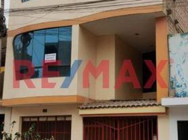 Ocasion Casa De 3 Pisos Remodelada En Puente De Piedra