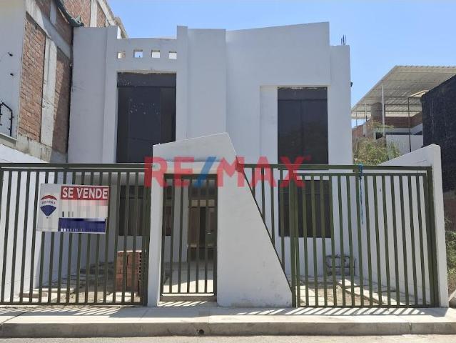 Ocasión Casa En Venta  Urb. Miraflores Country Club Calle Las Bromelias Mz A2 Lote 12 Etapa 7  A.T 163 M2 Y A.C 213 M2