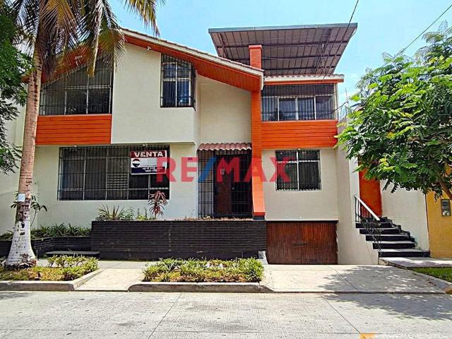 Ocasión Casa En Venta  Urb. Miraflores Calle Los Almendros Num 149  A.T 336 M2 12 X 28  A.C 518