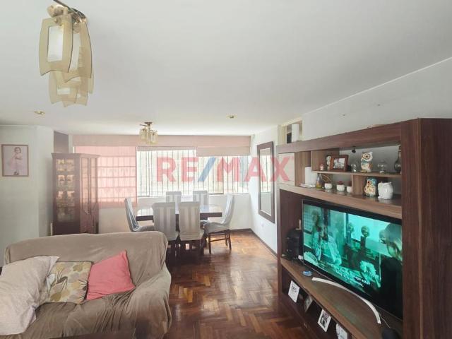 Ocasión Por Viaje ! Imposible Que Dure Mucho En El Mercado, Departamento En Esquina Con 3 Hab /Cochera/Cuarto De Servicio En Exclusiva Urb Angeles De Cayma
