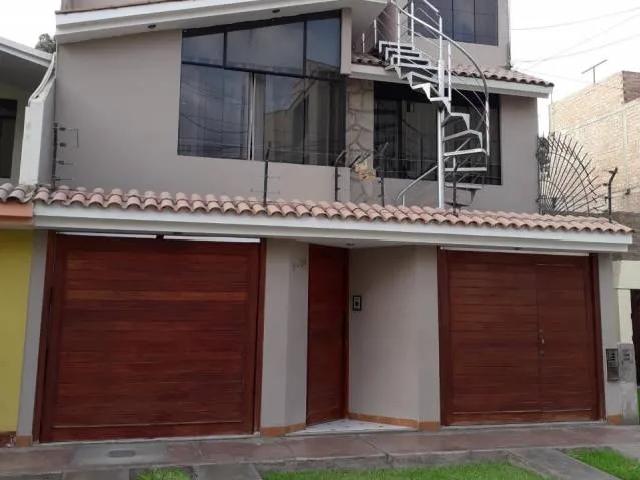 OCASIÓN VENDO HERMOSA CASA EN CIUDAD DE ICA