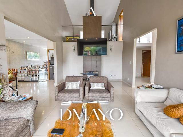 OCASION: Venta Casa esquina 559.60 m2 Independiente y con piscina Rinconada del Lago II La Molina