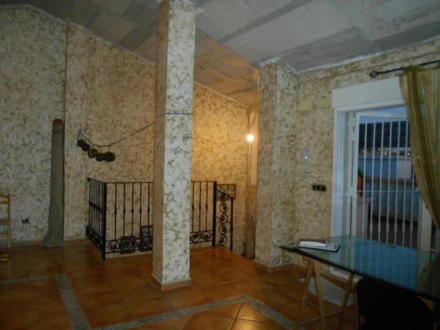 Ocasion vivienda de 2 plantas, terraza y local