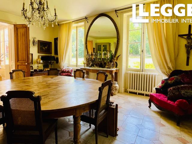 Occasion rare d’acquérir un château du XVIIIe siècle, idéal comme demeure familiale ou lieu de mariage