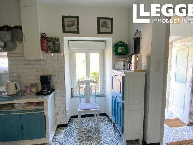 Occasion rare: une maison de 3 chambres avec un jardin au bord du lac, proche de Treignac. Un havre de paix