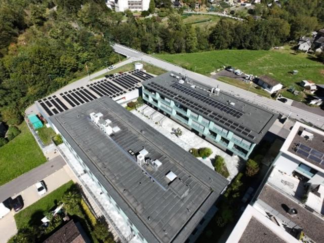 Occasione di Investimento nel Cuore della Valmaggia Intero Complesso ad Alta Efficienza del 2017 con 10 Appartamenti, 6 Spazi Commerciali, Ristorante e Posti Auto in Garage