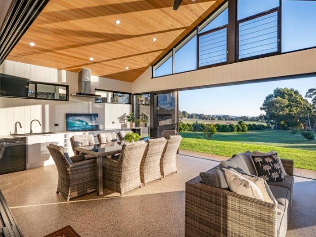 Ocean & Valley Views Exceptional Yallingup Lifestyle