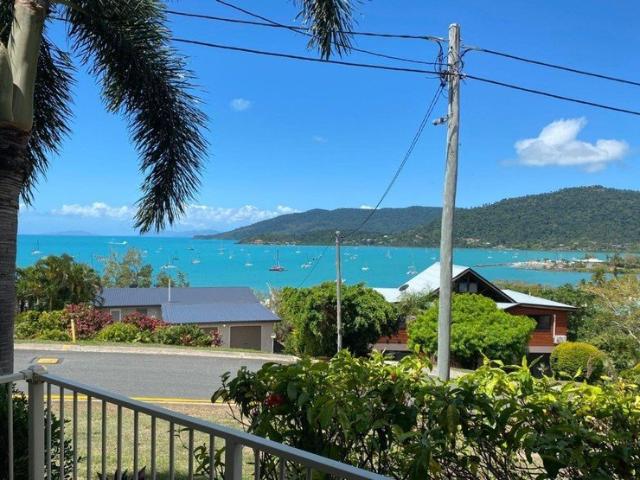 Ocean View Ground Floor Retreat, Steps from Airlie Beach