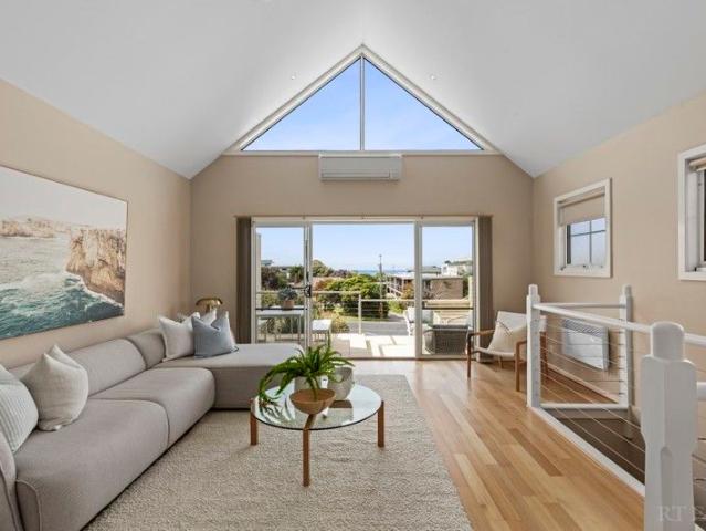 Ocean View Retreat In The Heart Of Town