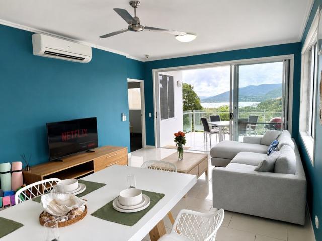 Ocean View Unit Fully Furnished Apartment with Stunning Airlie Beach Views