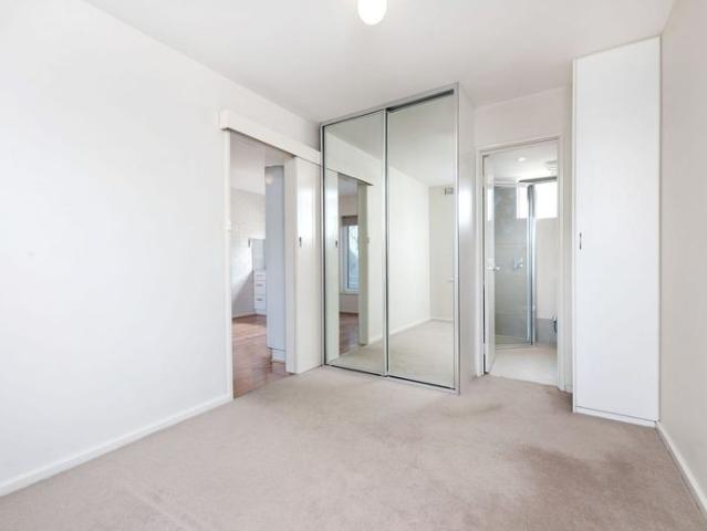UNIT WITH IT ALL AND FANTASTIC LOCATION