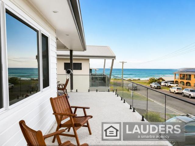 Ocean Views and Four Bedrooms in Wallabi Point