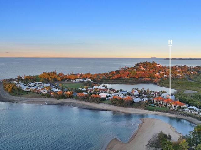 Ocean Views, Direct Beach Access & Beautifully Renovated Living