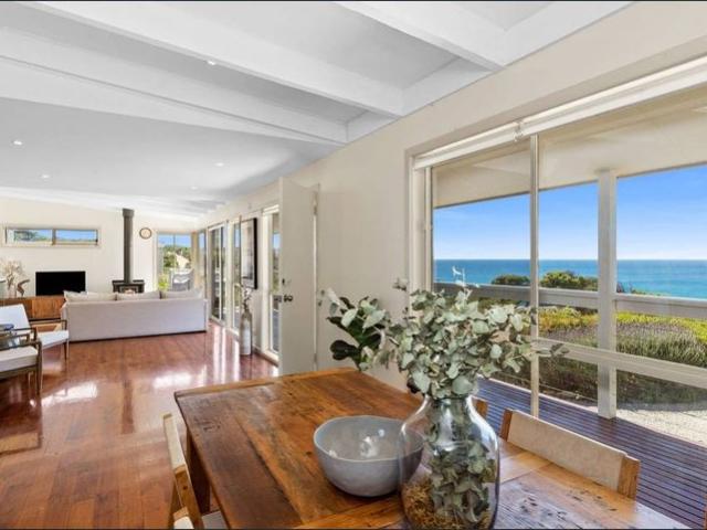 Ocean Views & Direct Beach Access – Ultimate Coastal Living