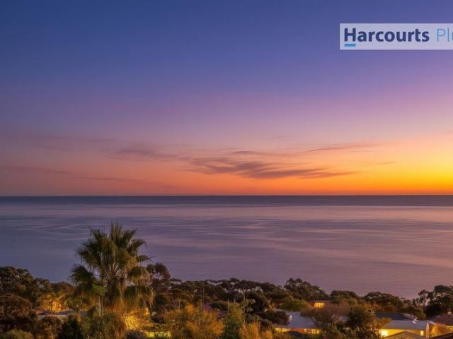 Ocean views, entertainer's dream in a peaceful locale'