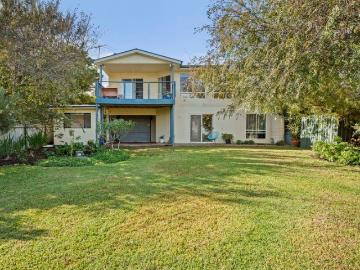Ocean Views, Entertaining Spaces & Coastal Serenity