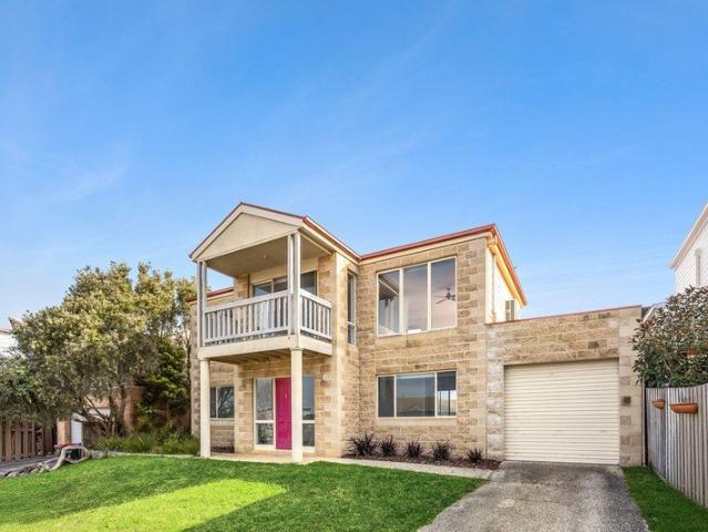 OCEAN VIEWS, FAMILY SPACE & COASTAL LIVING