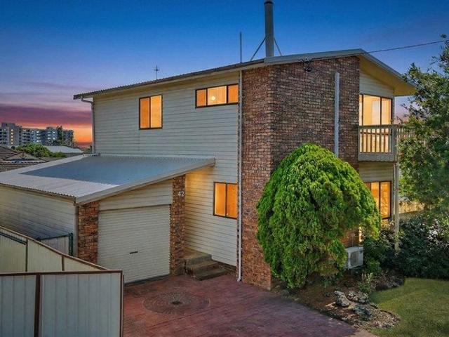Ocean Views Just 350m to Blue Bay Beach