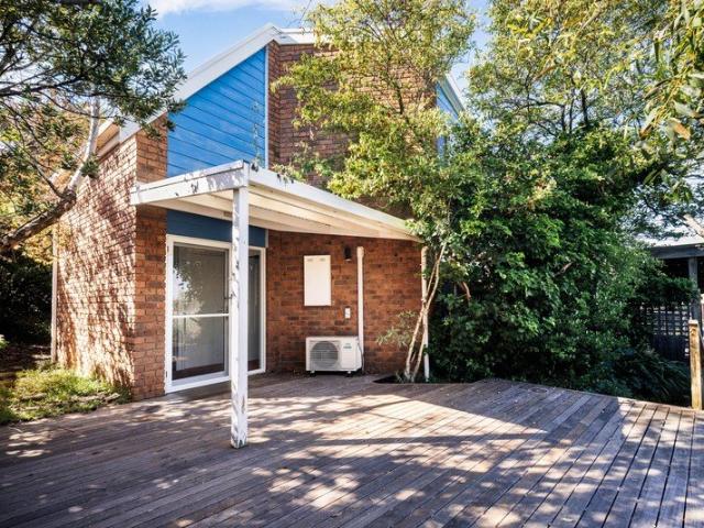 Ocean Views, Leafy Surrounds and Central Convenience