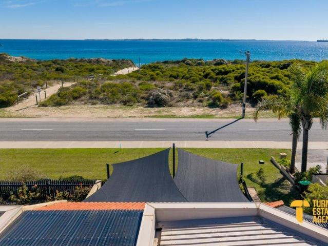 Ocean Views, Outdoor Living & 100m to the Beach