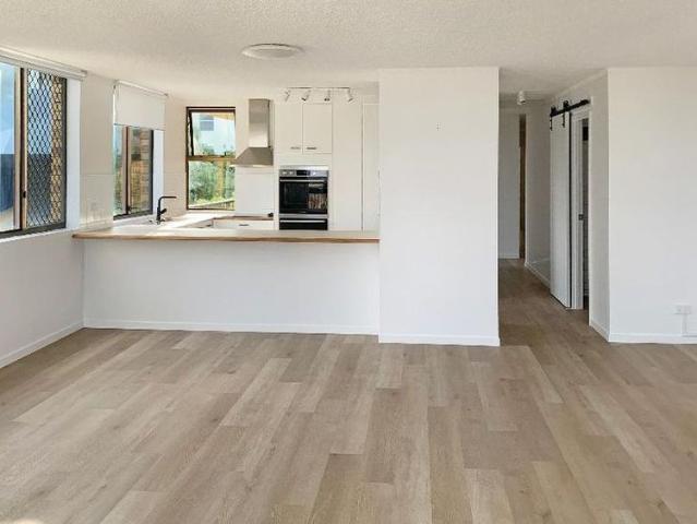 Ocean Views, Sea Breezes & Beachside Living at Kings Beach!