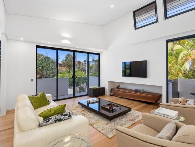 Ocean Views, Soaring Ceilings & Just 400 Metres to the Beach!