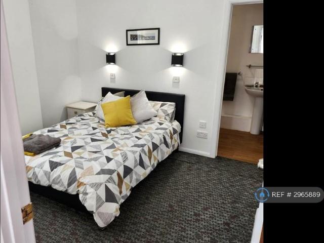 Ocean Court, Bournemouth, BH1 2 bed flat to rent £1,150 pcm £265 pw